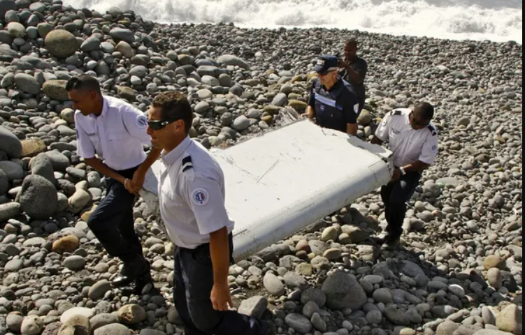 طائرتان أمريكيتان من نوع اواكس اعترضتا طائرة MH370